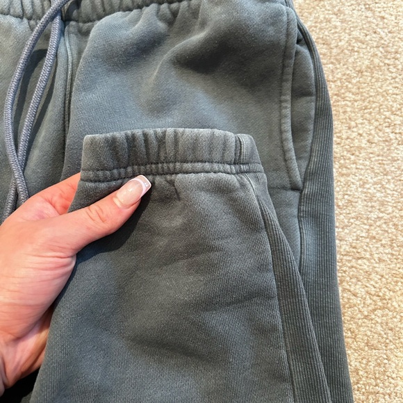 Aritzia tna cozy fleece boyfriend sweats !! - Picture 4 of 5